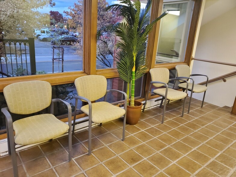 258 E 10th Ave, Eugene, OR à louer - Photo intérieure – Image 3 sur 24