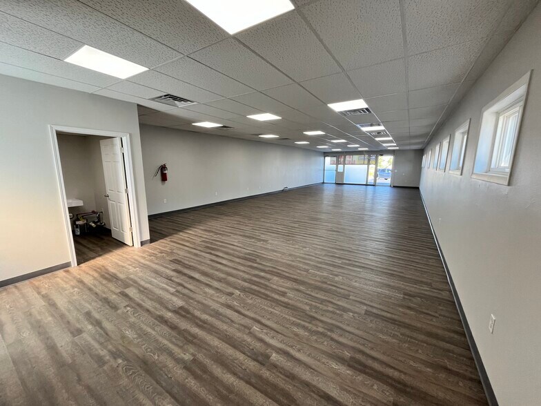 2509-2543 E Clairemont Ave, Eau Claire, WI à louer - Photo intérieure – Image 3 sur 5