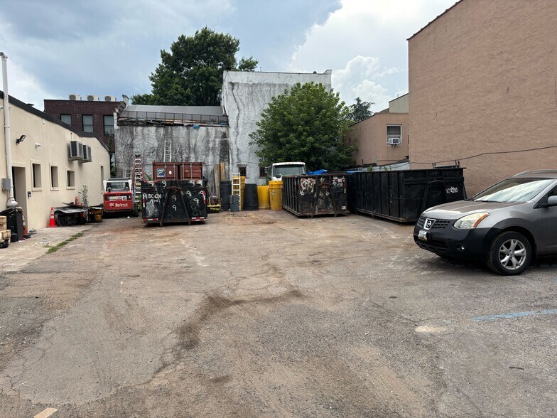 6934-6936 76th St portefeuille de 2 biens à vendre sur LoopNet.fr - Photo de l’immeuble – Image 3 sur 7