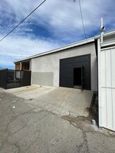 14750 Arminta St, Panorama City, CA à louer Photo de l’immeuble– Image 2 sur 2
