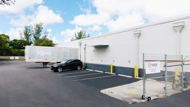 4200 N 29th Ave, Hollywood, FL à louer Photo de l’immeuble– Image 1 sur 5