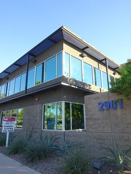 2901 E Camelback Rd, Phoenix, AZ à louer - Photo de l’immeuble – Image 2 sur 5