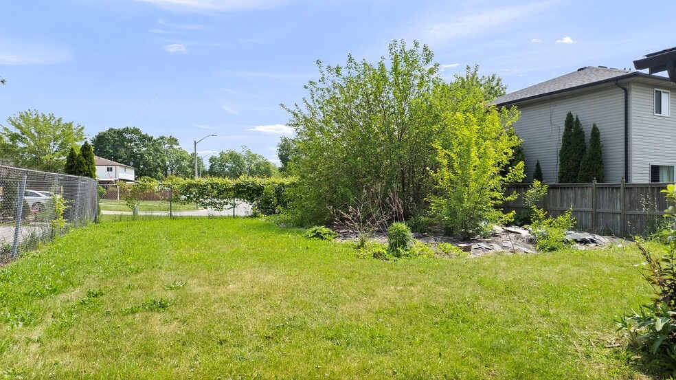 11145 Tecumseh Rd E, Windsor, ON à vendre - Photo principale – Image 1 sur 27