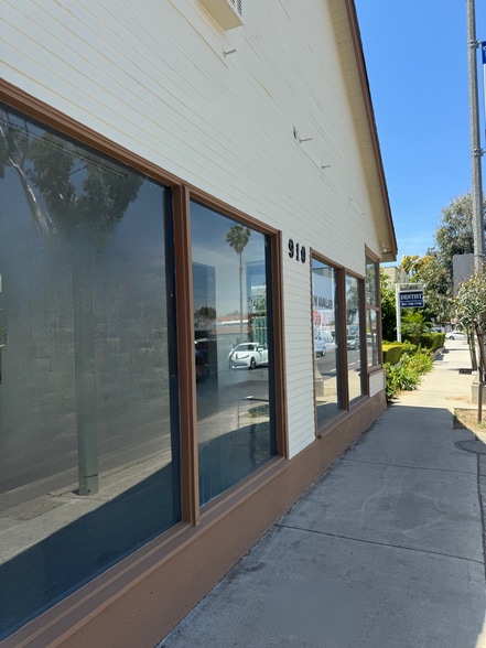 910 W 6th St, Corona, CA à louer - Photo de l’immeuble – Image 1 sur 17