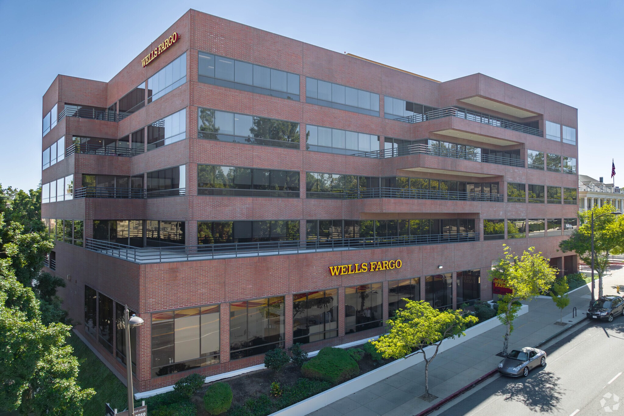 350 W Colorado Blvd, Pasadena, CA à louer Photo principale– Image 1 sur 10