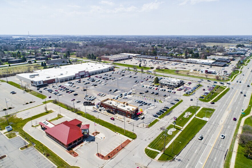 5421-5451 W Saginaw Hwy, Lansing, MI à louer - Aérien – Image 2 sur 5