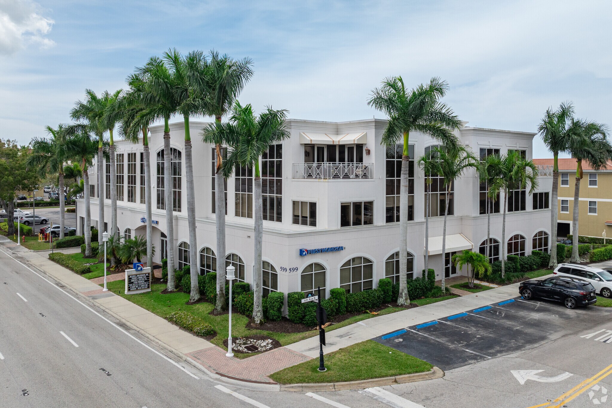 599 9th St N, Naples, FL à vendre Photo principale– Image 1 sur 20
