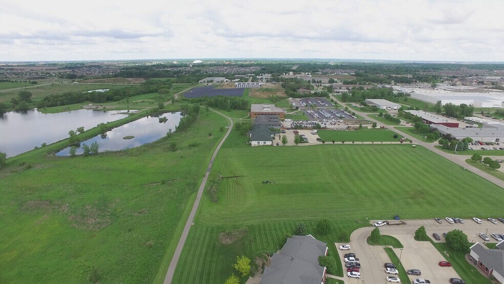 Chancellor Dr, Cedar Falls, IA à louer - Vidéo sur l’annonce professionnelle – Image 2 sur 34