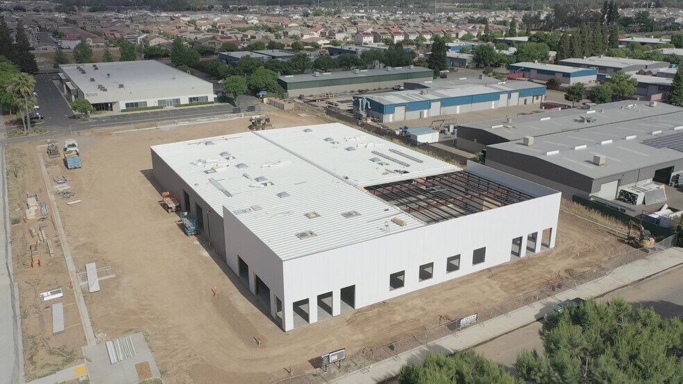 2754 Business Park, Fresno, CA à louer - Vidéo sur l’annonce professionnelle – Image 2 sur 7