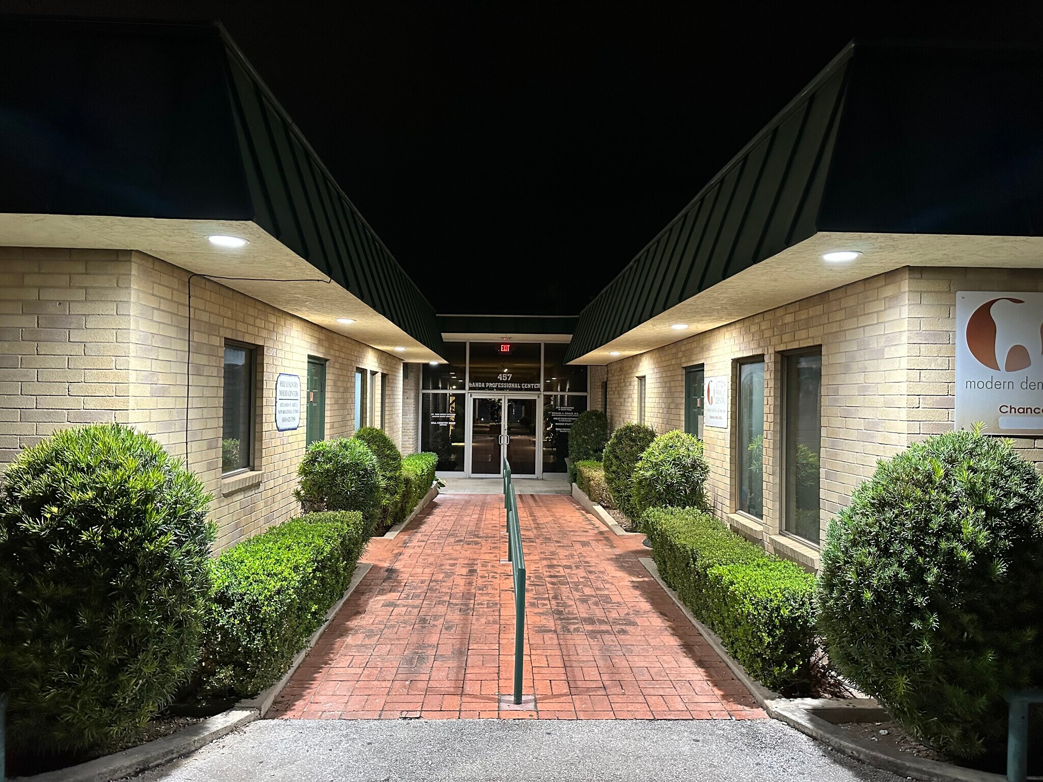 457 Landa St, New Braunfels, TX à louer Photo principale– Image 1 sur 5