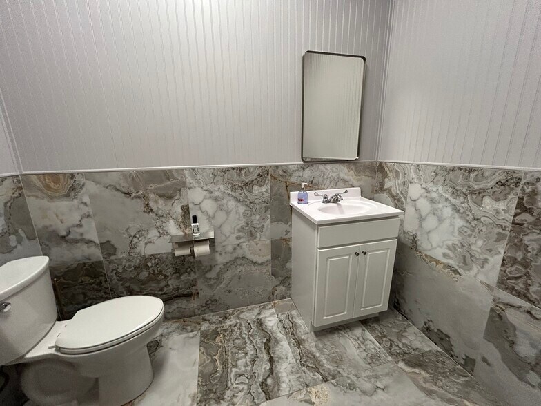 5 Sunrise Plz, Valley Stream, NY à louer - Photo de l’immeuble – Image 3 sur 8