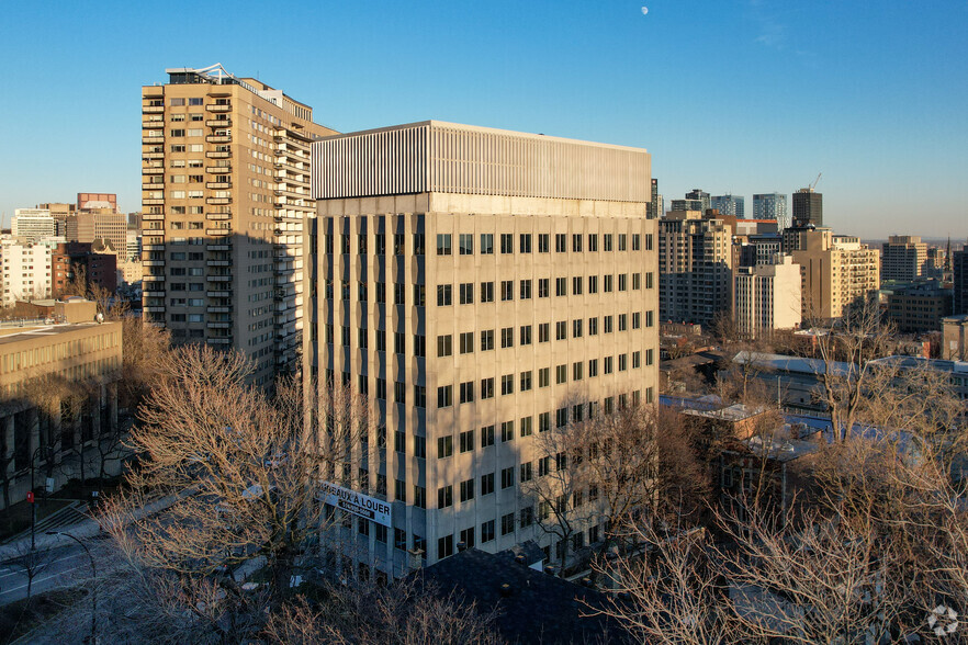 3550 Ch De La Côte-Des-Neiges, Montréal, QC à louer - Photo de l’immeuble – Image 3 sur 5