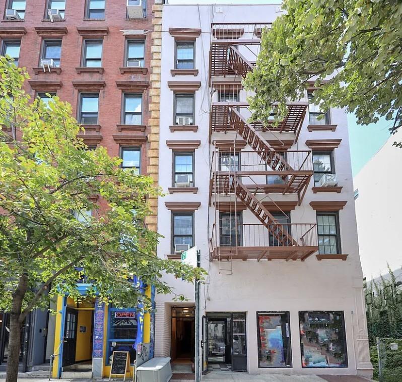 87 1st Ave, New York, NY à vendre Photo de l’immeuble– Image 1 sur 11