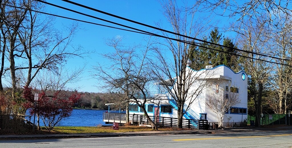13 Horseshoe Lake Rd, Kauneonga Lake, NY à vendre Photo principale– Image 1 sur 26