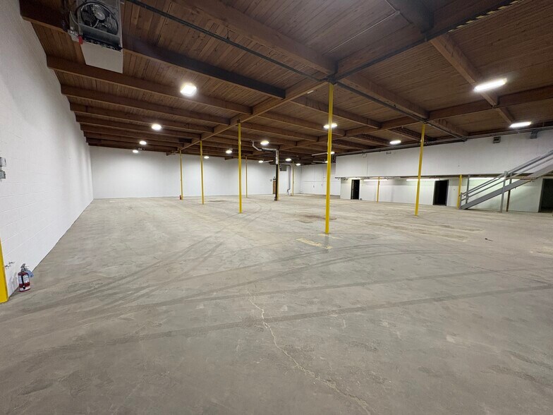 14635 121A Av NW, Edmonton, AB à vendre - Photo de l’immeuble – Image 3 sur 6