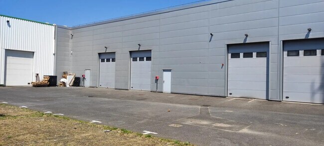 Plus de détails pour Bureau, Local d'activités à louer