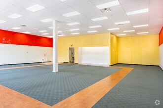 7101 US Highway 19 N, Pinellas Park, FL à louer Photo intérieure– Image 1 sur 4