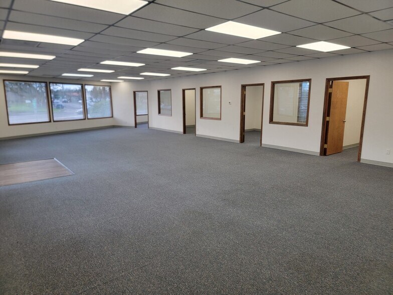 5002-5008 Commercial St SE, Salem, OR à louer - Photo de l’immeuble – Image 2 sur 13