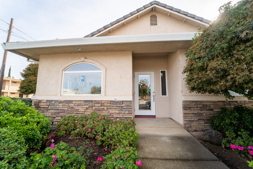 642 Bridge St, Yuba City, CA à vendre - Photo de l’immeuble – Image 1 sur 21