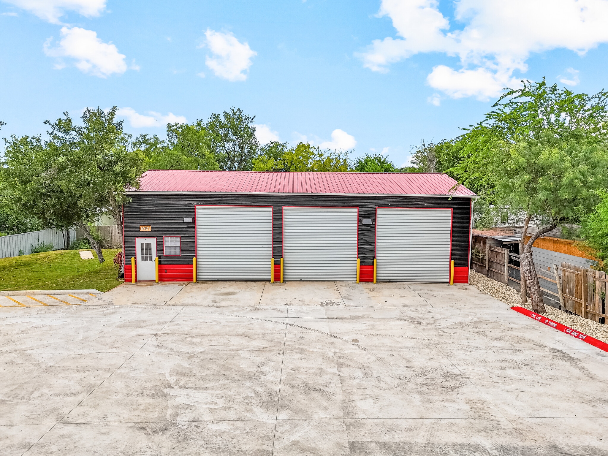 6901 Wt Montgomery, San Antonio, TX à louer Photo principale– Image 1 sur 3