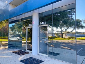 8301 Cypress Plaza Dr, Jacksonville, FL à louer Photo de l’immeuble– Image 2 sur 2
