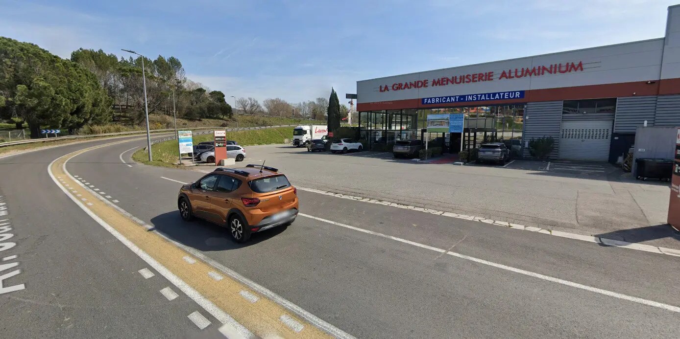 Local commercial dans Fréjus à louer Photo de l’immeuble– Image 1 sur 5