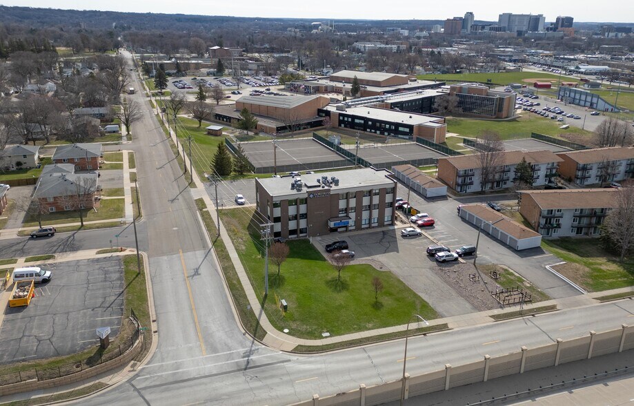 1610 14th St NW, Rochester, MN à louer - Photo de l’immeuble – Image 2 sur 5