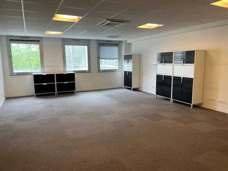Bureau dans Saint-Maur-des-Fossés à vendre - Photo de l’immeuble – Image 3 sur 9