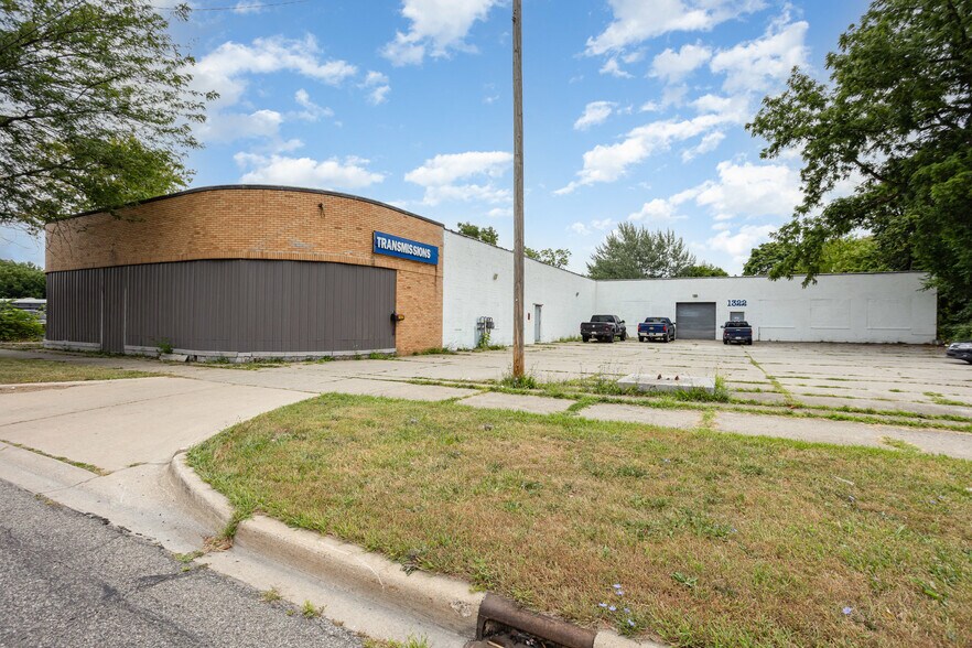 1322 E Genesee Ave, Saginaw, MI à vendre - Photo de l’immeuble – Image 3 sur 18