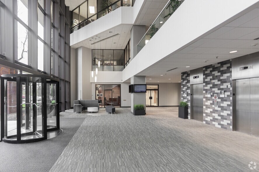11595 N Meridian St, Carmel, IN à louer - Hall d’entrée – Image 3 sur 22