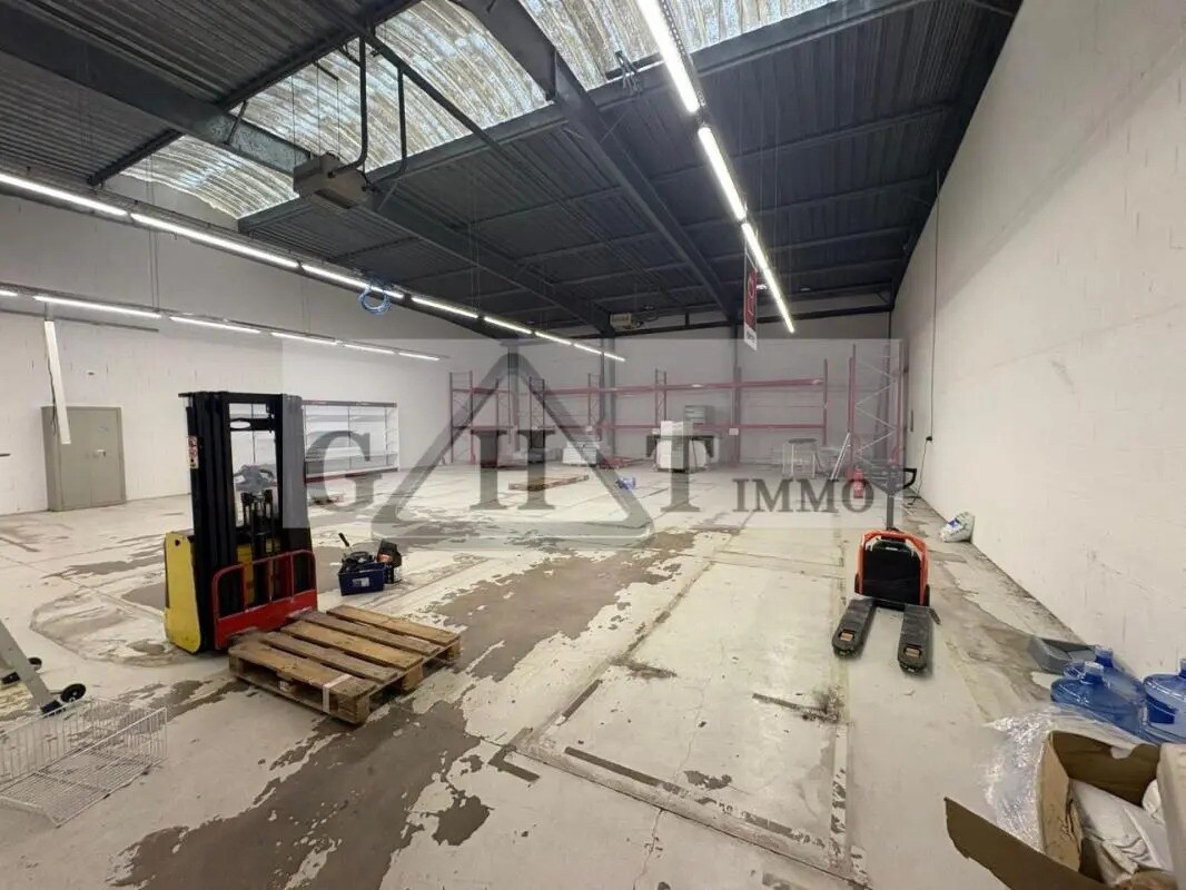 Industriel/Logistique dans Vaux-le-Pénil à vendre Photo intérieure– Image 1 sur 9