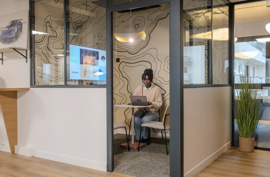 Espace de coworking dans Courbevoie à louer - Photo de l’immeuble – Image 3 sur 10