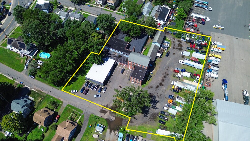47 Billard St, Meriden, CT à vendre - Photo de l’immeuble – Image 1 sur 29
