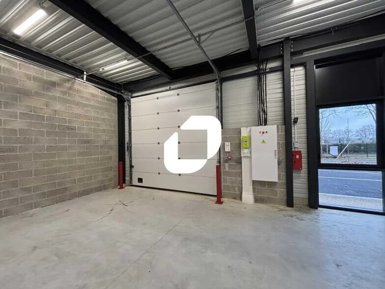 Local d’activités dans Bondoufle à louer - Photo de l’immeuble – Image 2 sur 19