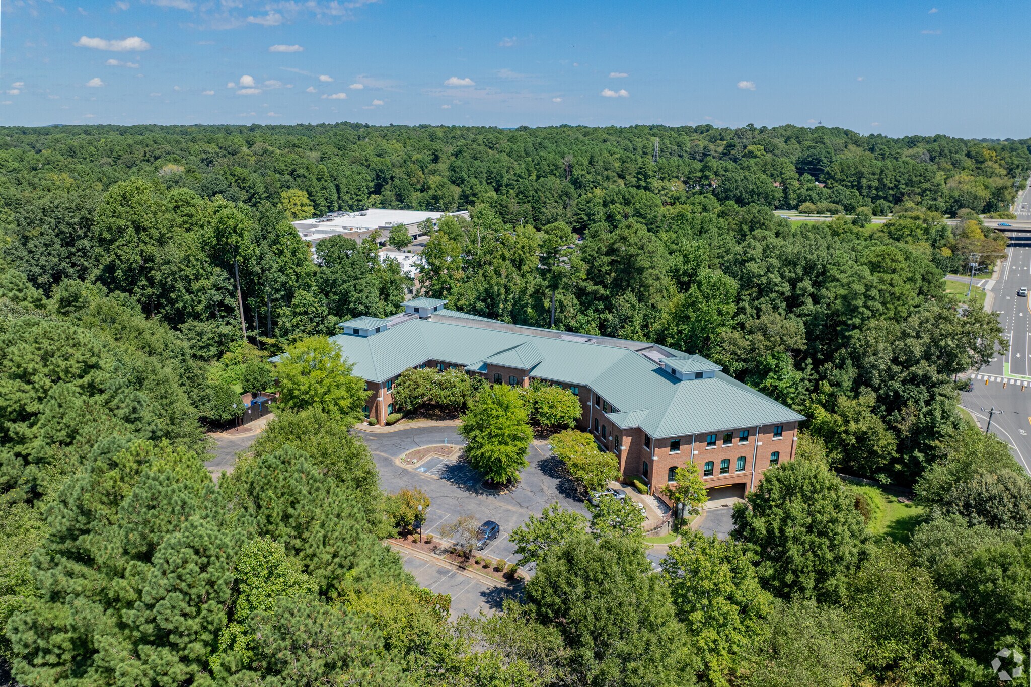 610 Jones Ferry Rd, Carrboro, NC à vendre Photo de l’immeuble– Image 1 sur 30