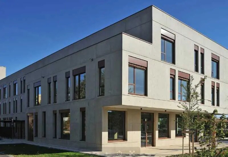 Bureau dans Bron à vendre - Photo de l’immeuble – Image 2 sur 8