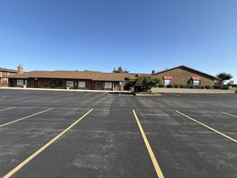 6434 Cass Ave, Westmont, IL à vendre - Photo de l’immeuble – Image 3 sur 18