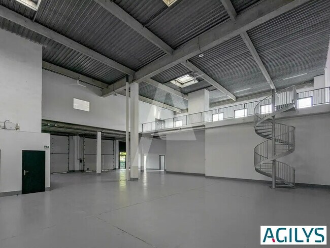 Plus de détails pour Bureau, Local d'activités à louer