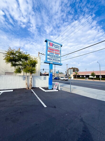 1736-1746 E Meats Ave, Orange, CA à louer - Photo de l’immeuble – Image 3 sur 7