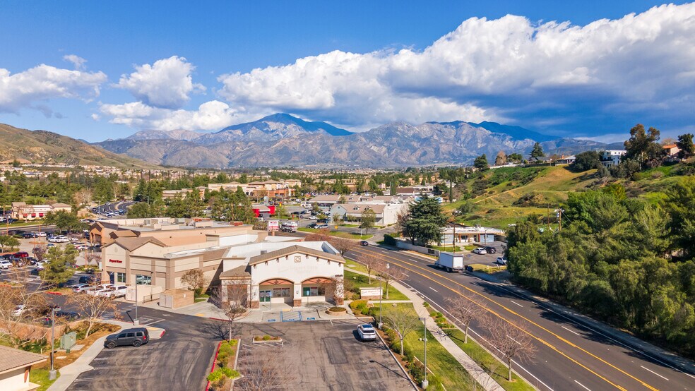 33494 Oak Glen Rd, Yucaipa, CA à louer - Photo de l’immeuble – Image 3 sur 21