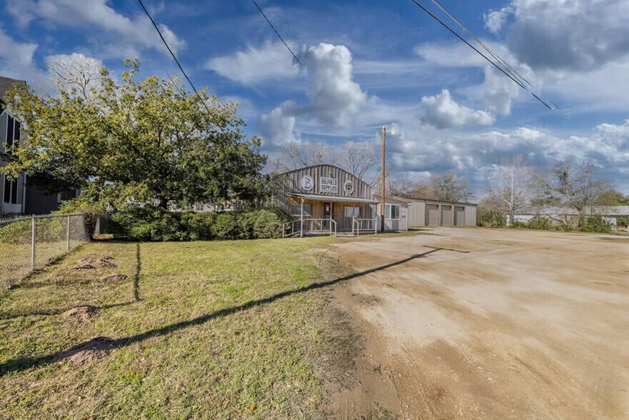 713 N Riedel St, Yorktown, TX à vendre - Photo de l’immeuble – Image 2 sur 33