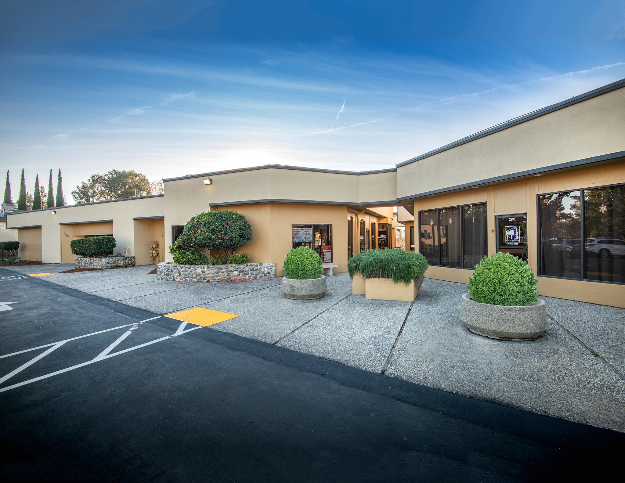 229 Clark Ave, Yuba City, CA à louer Photo principale– Image 1 sur 11