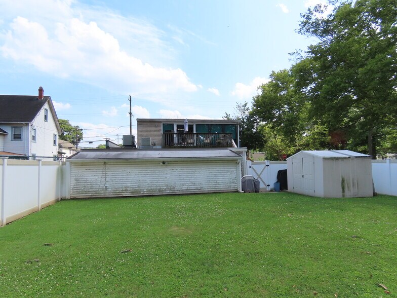 329 Otter St, Bristol, PA à louer - Photo de l’immeuble – Image 3 sur 47