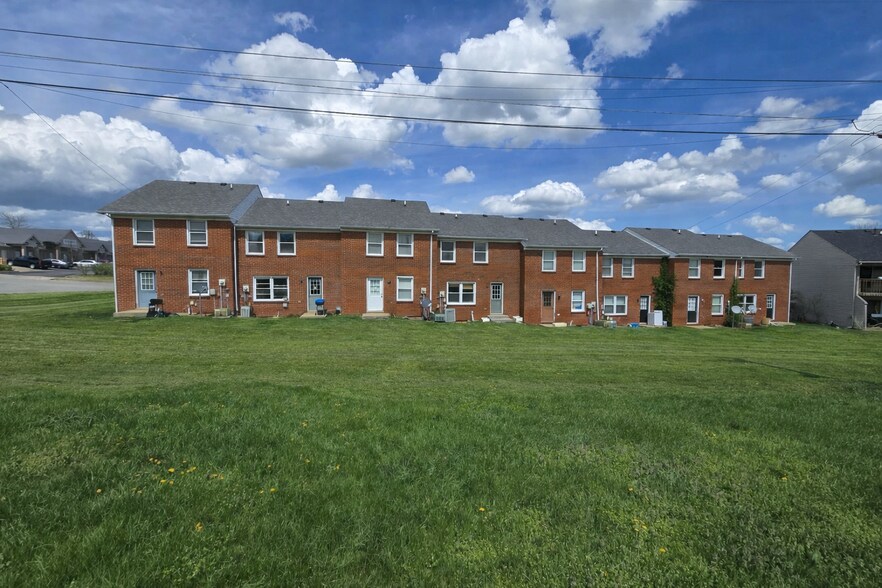 220 Strawberry Ln, Nicholasville, KY à vendre - Photo de l’immeuble – Image 2 sur 2