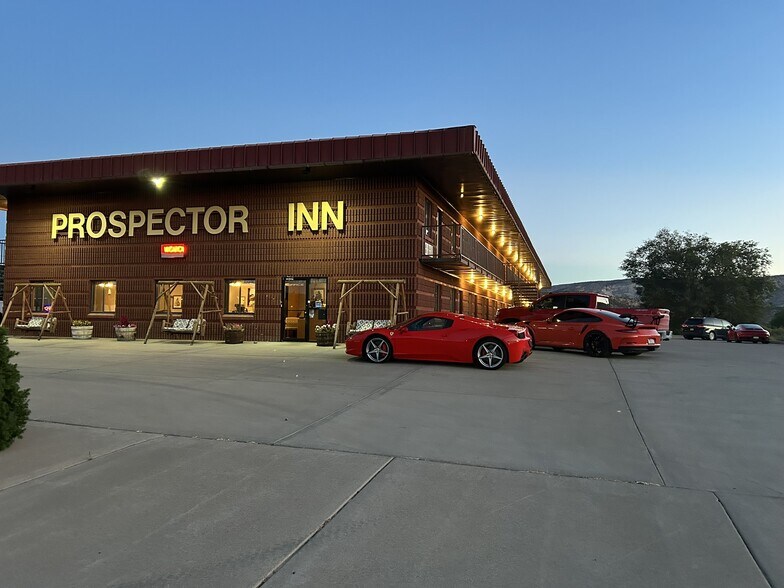 380 W Main St, Escalante, UT à vendre - Photo principale – Image 2 sur 36