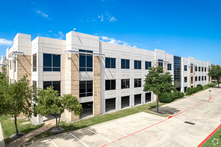 350 Highland Dr, Lewisville, TX à louer - Photo de l’immeuble – Image 1 sur 11