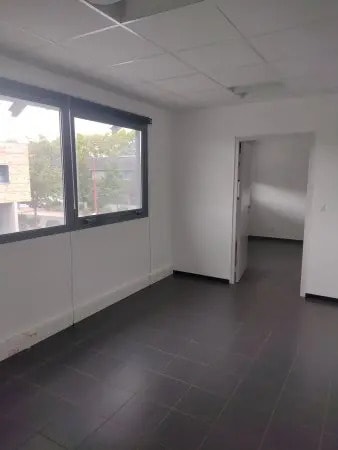 Bureau dans Perpignan à louer Photo de l’immeuble– Image 1 sur 5