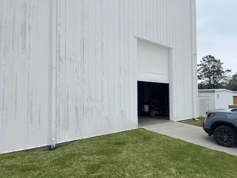 3428 Cessna Ln, Fernandina Beach, FL à louer - Photo de l’immeuble – Image 2 sur 5