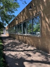 4510 N Ravenswood Ave, Chicago, IL à louer Photo de l’immeuble– Image 2 sur 15