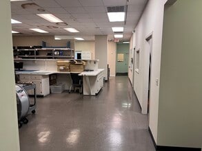 1257 Sweeten Creek Rd, Asheville, NC à louer Photo intérieure– Image 2 sur 13